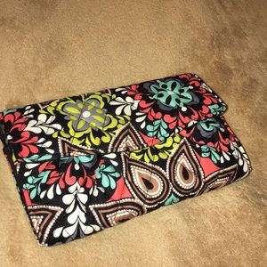 Vera Bradley clutch/crossbody!!